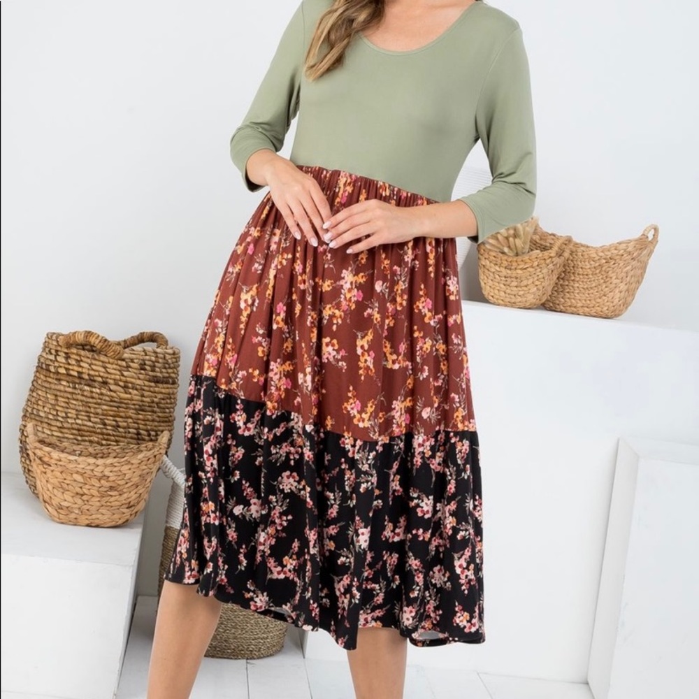 🍂🍁We have this beautiful fall color dress 🍁🍂